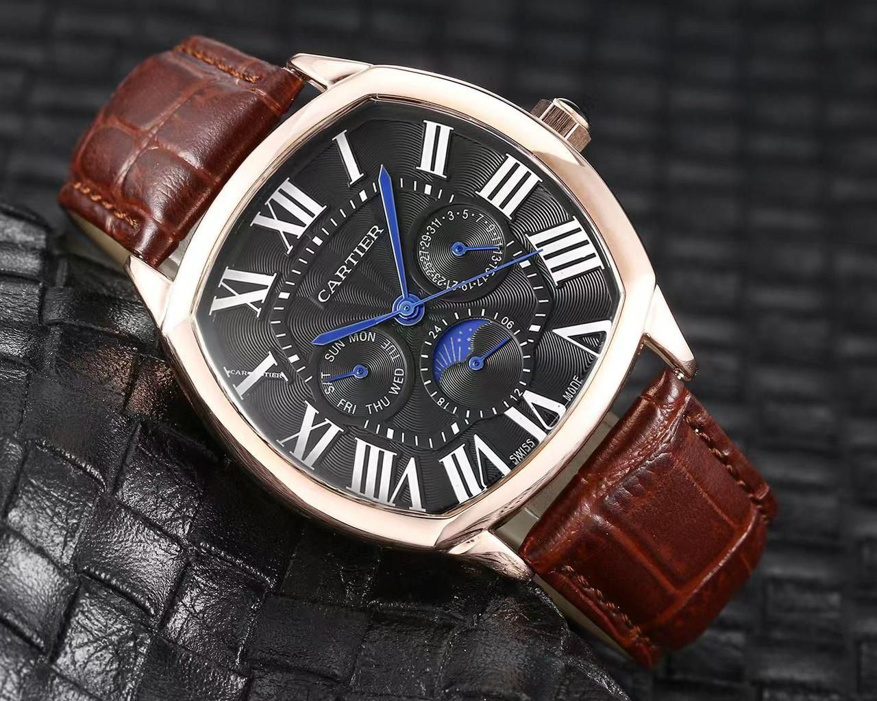Cartier Luxury Watch - Drive Moon Series Roman Dial Black Edition