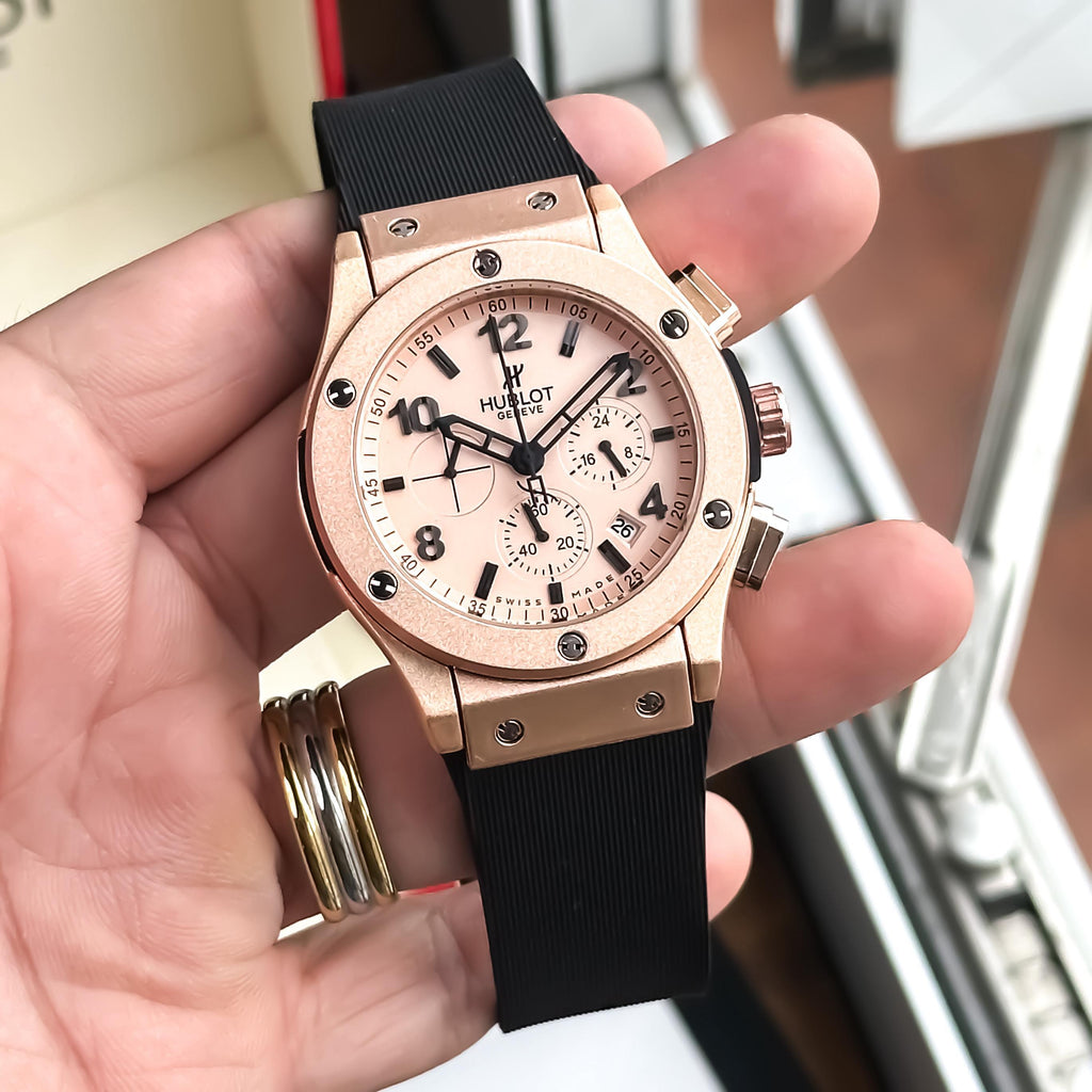 HUBLOT Big Bang in Rosegold with black fibre strap luxury wrist watch